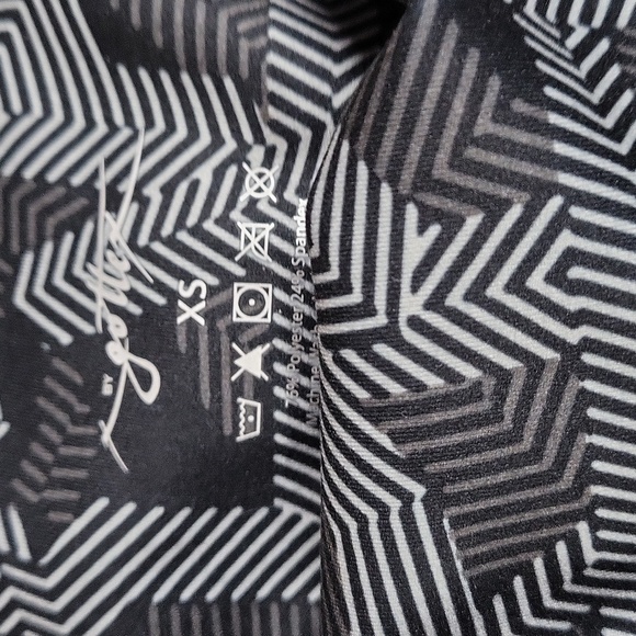 Gottex 3 dimensional pattern leggings XS black and grey - Picture 2 of 3